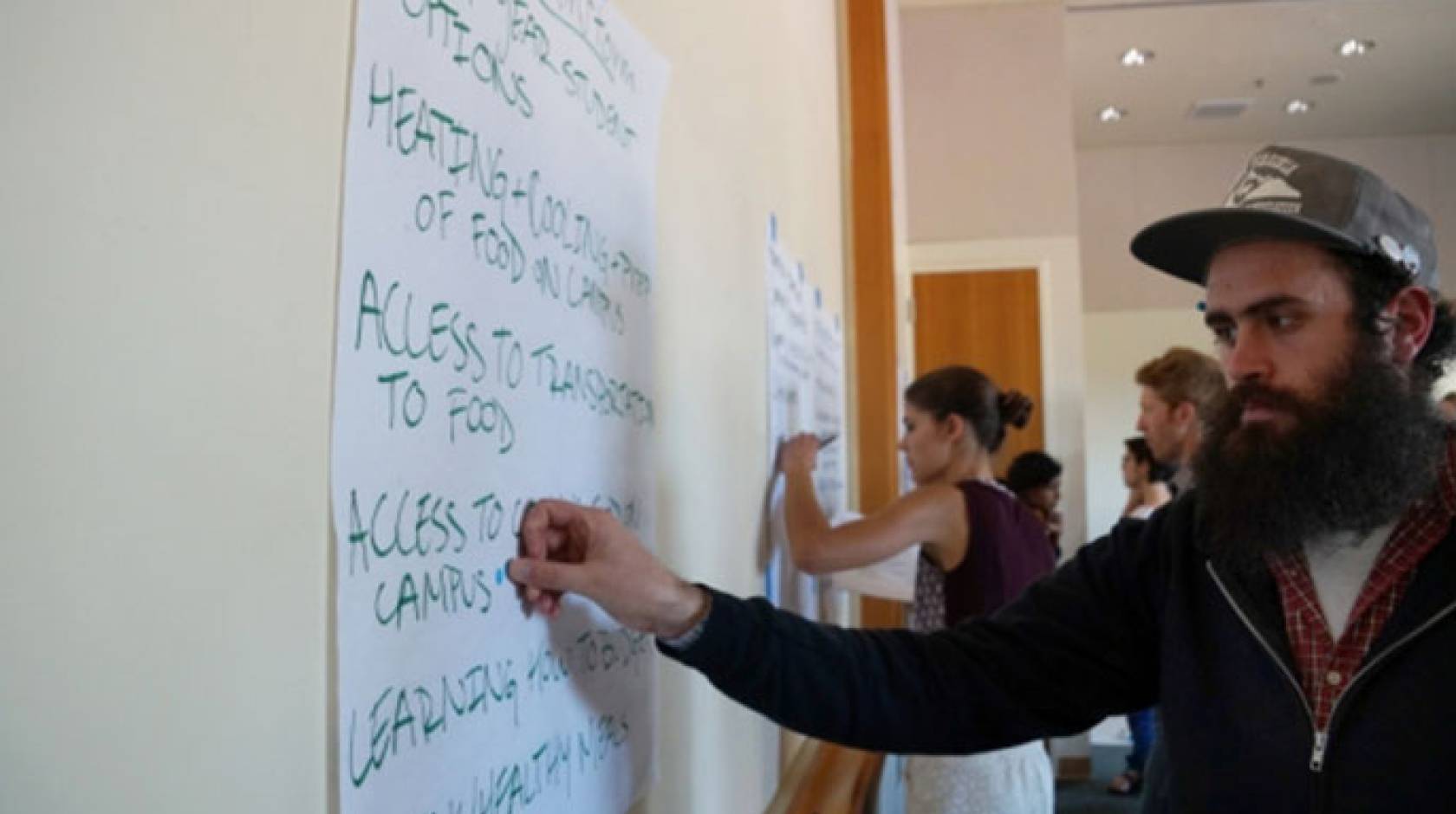 The UCSB Campus Food Justice Forum invited students, staff, faculty and community members to air their concerns about the campus food system and to pose potential solutions. - See more at: http://www.news.ucsb.edu/2015/015324/tackling-food-insecurity#stha