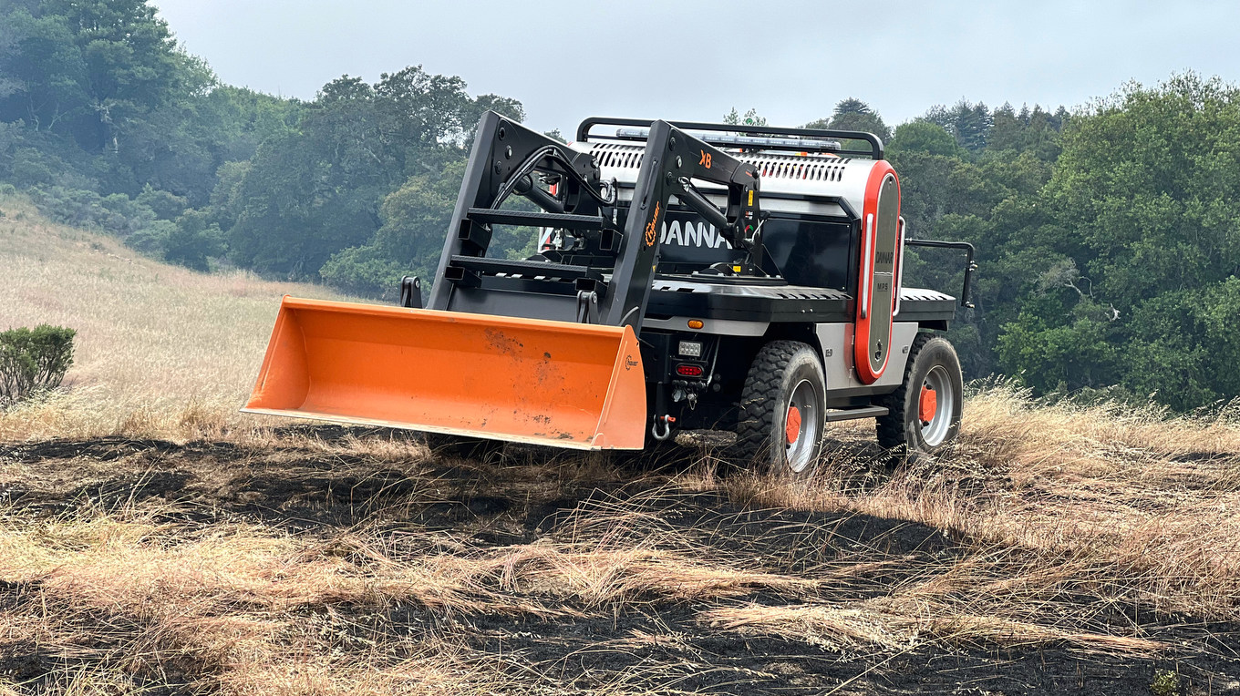 Utility vehicle with plow attachment