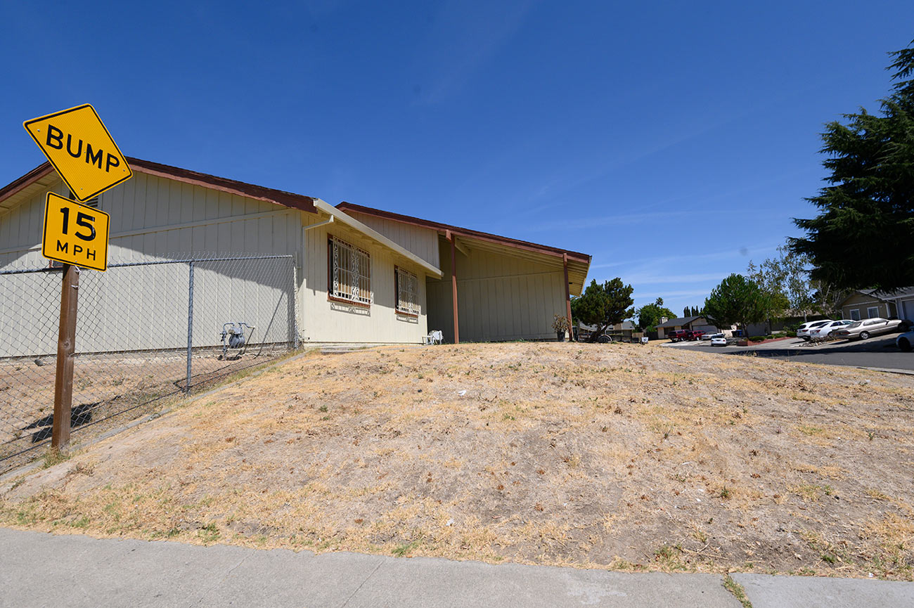 House in Sacramento with no shade