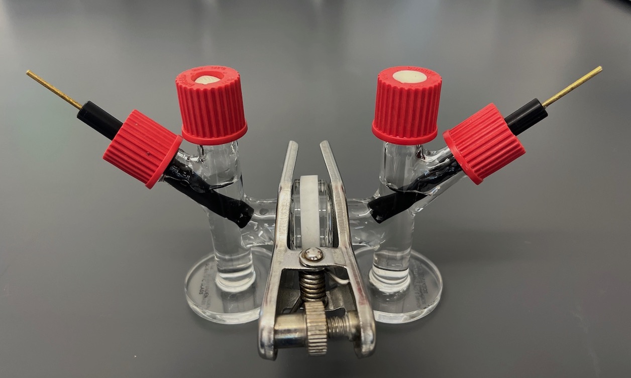 The researchers’ THC-powered fuel cell sensor, with its H-shaped glass chamber.