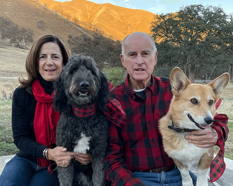 Jerry Brown, his wife Anne Brown, their Corgi and their Labradoodle