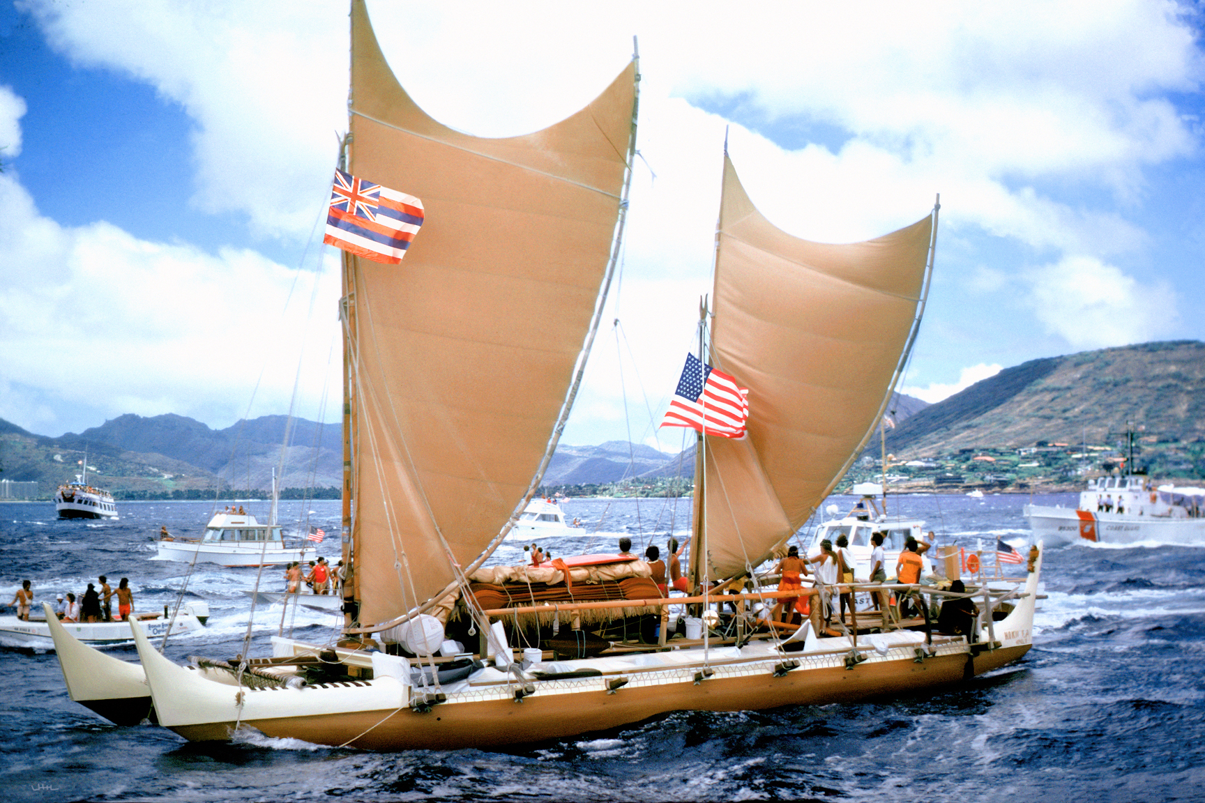 Hokulea sails into Tahiti in 1975