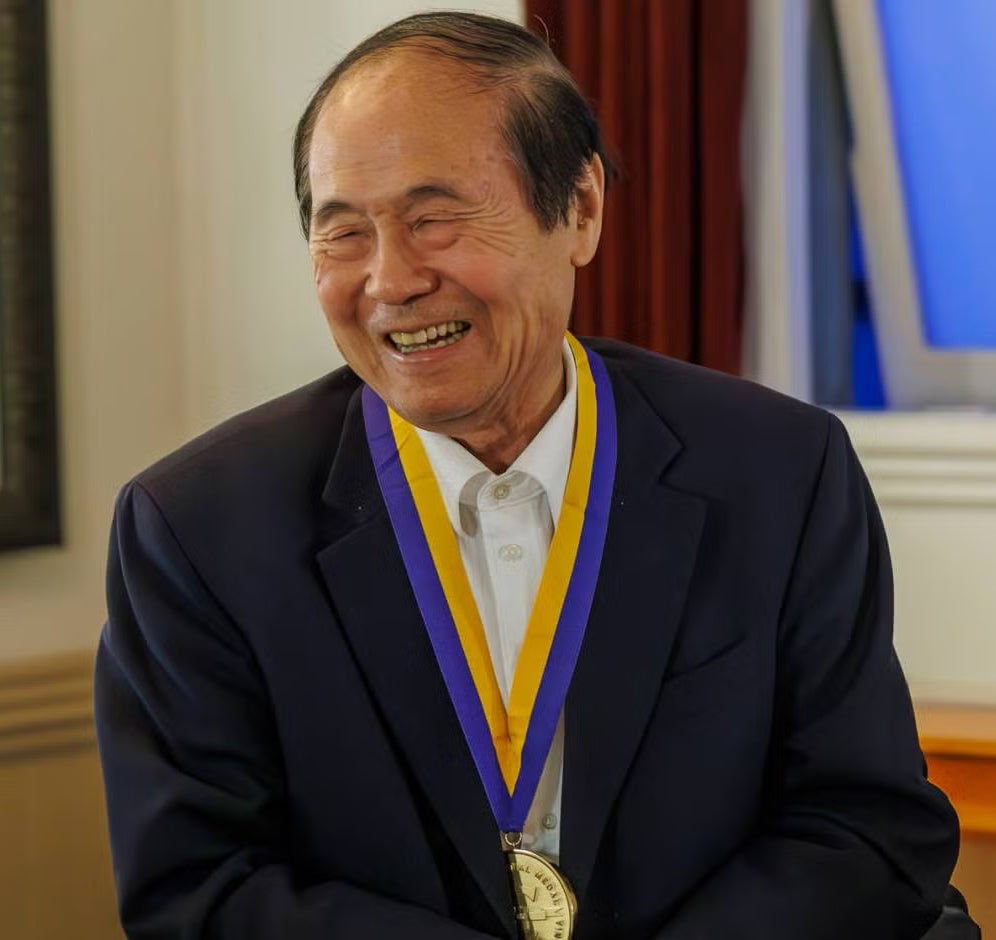 portrait of Henry Yang 