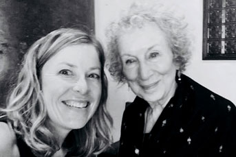 Margaret Atwood poses for a selfie with Berkeley News interviewer Anne Brice