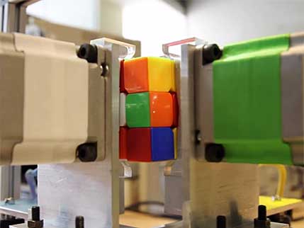 robot solves rubik&#039;s cube