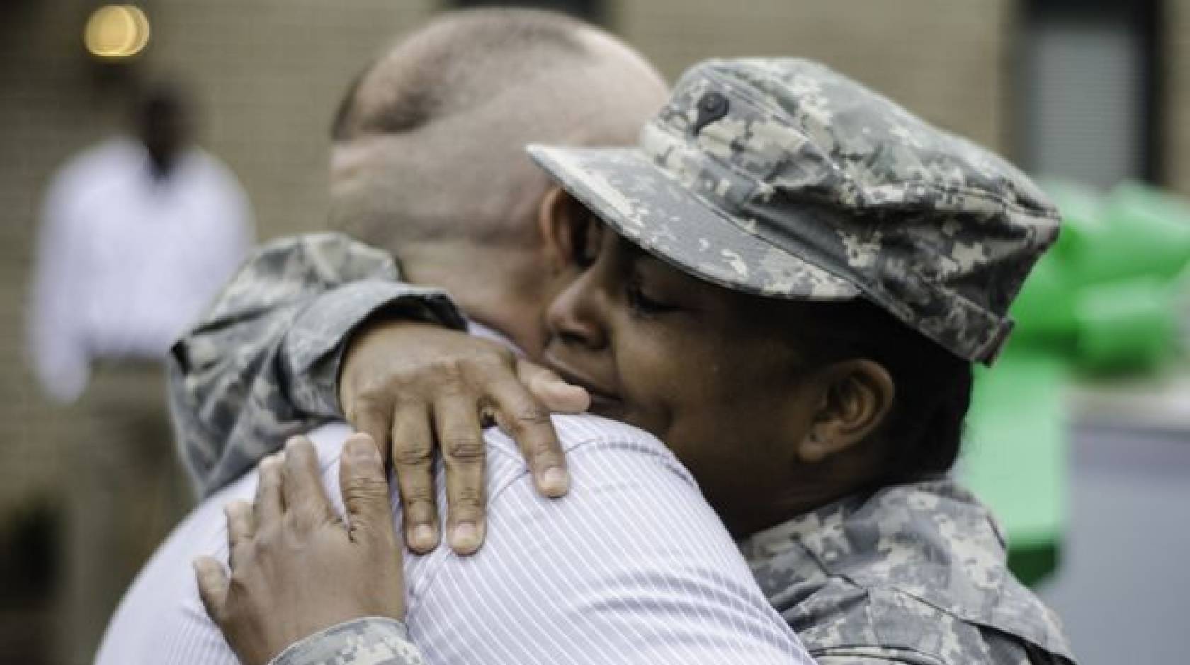 A member of the Georgia National Guard being hugged