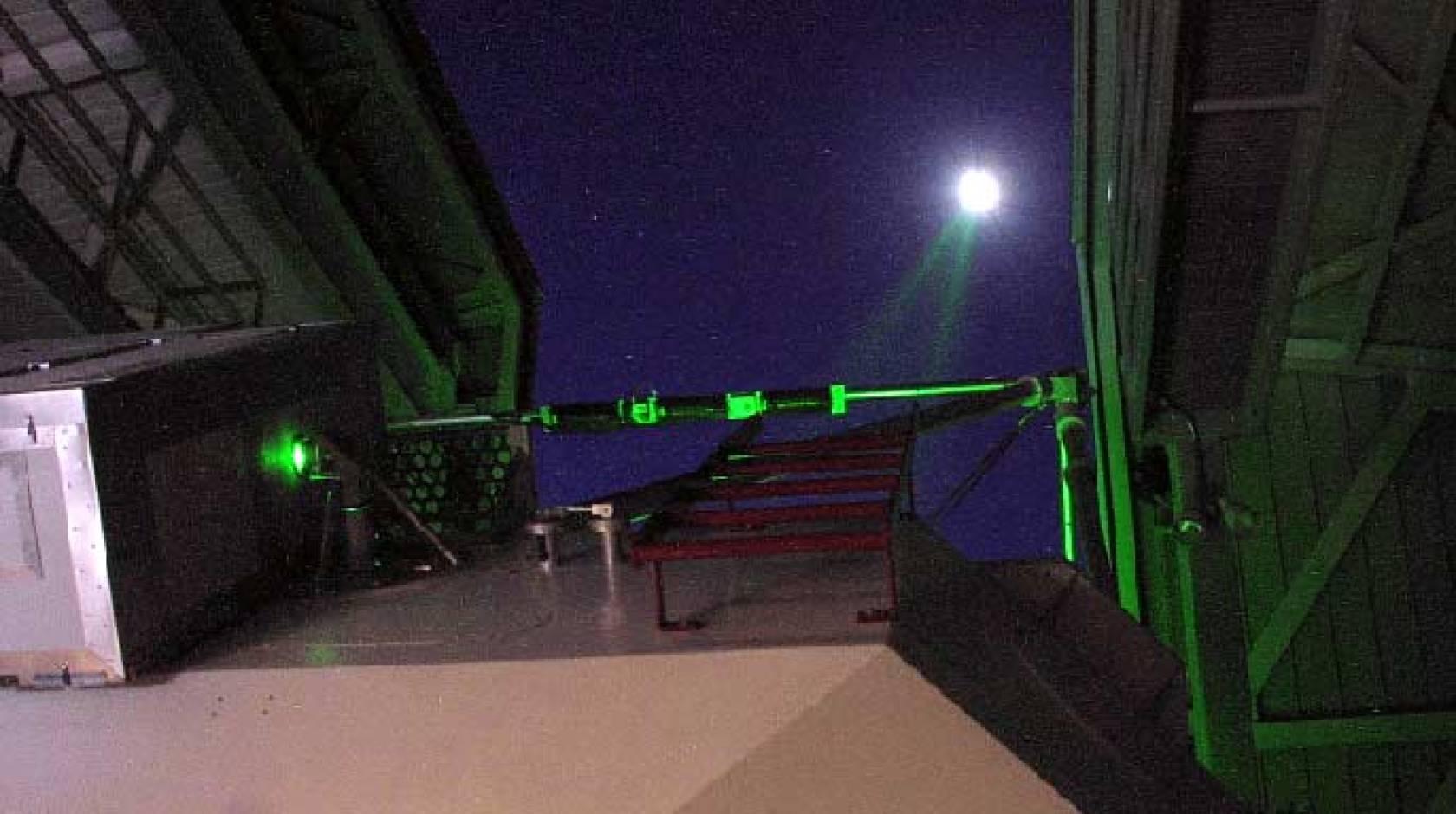 APOLLO moon laser