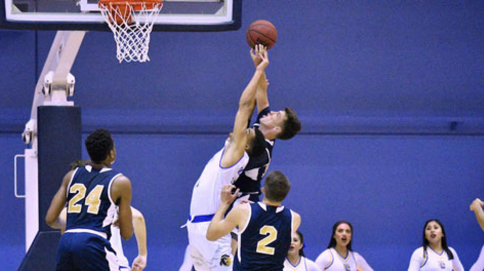 Two college basketball teams playing