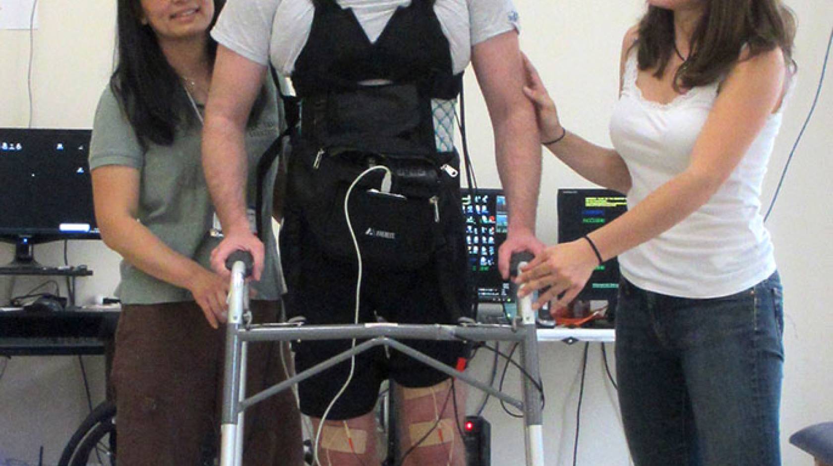 brain-computer interface enables paralyzed man to walk