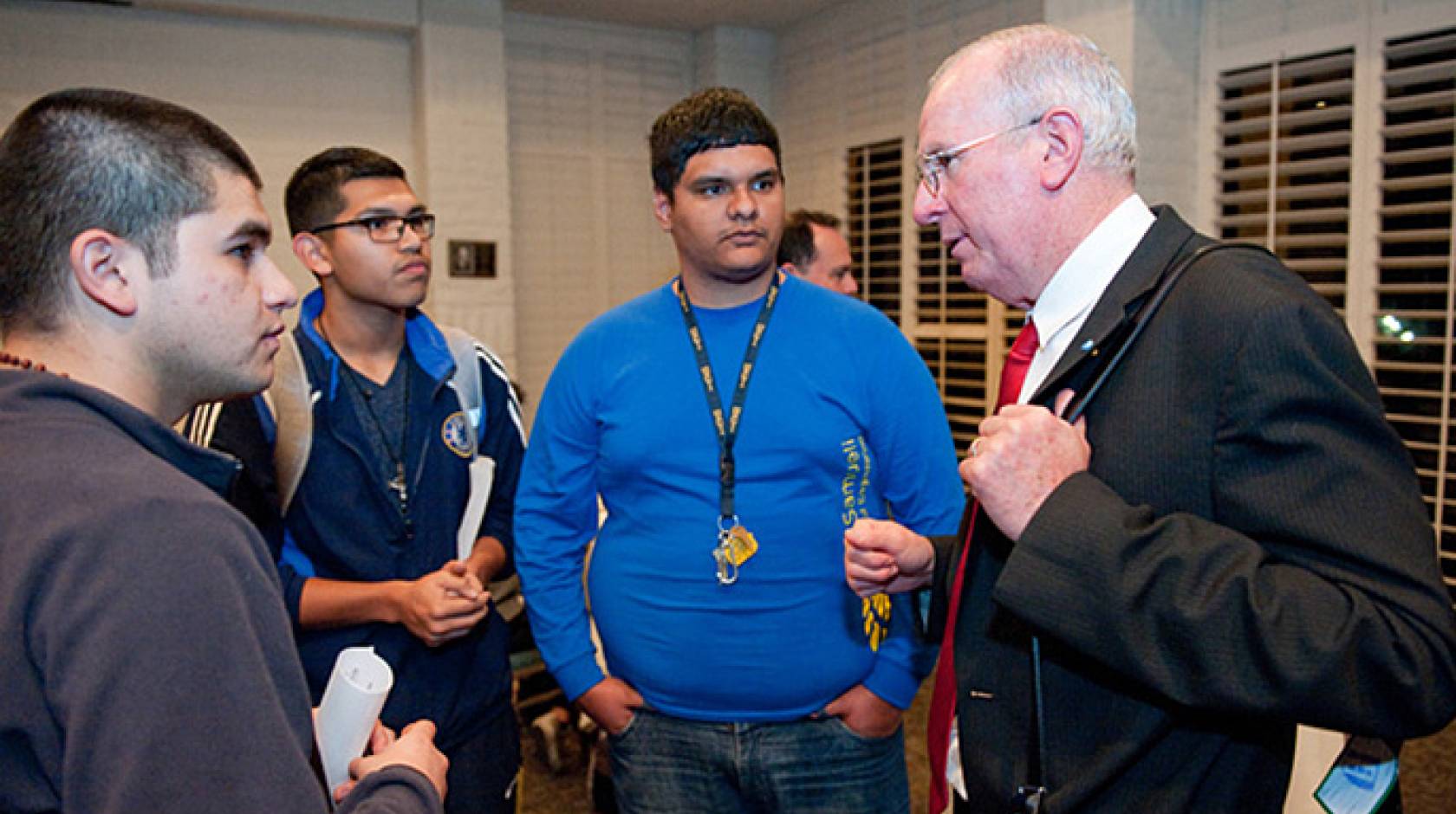 Francisco Javier Mendieta Jimenez speaks with students