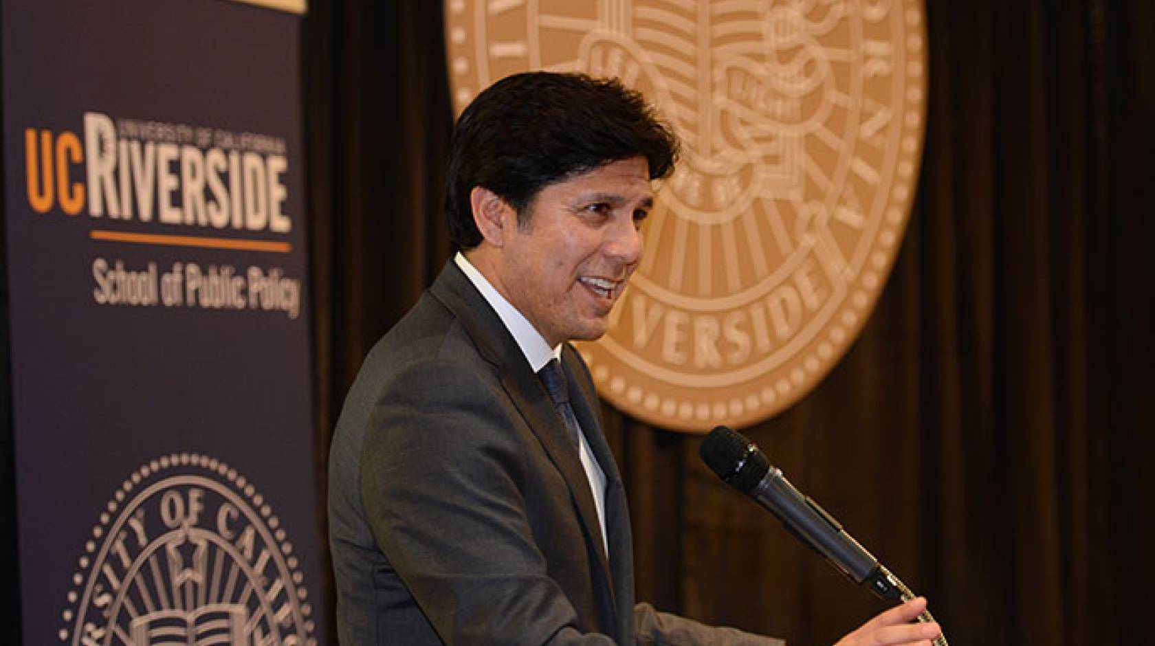 State Sen. Kevin de León