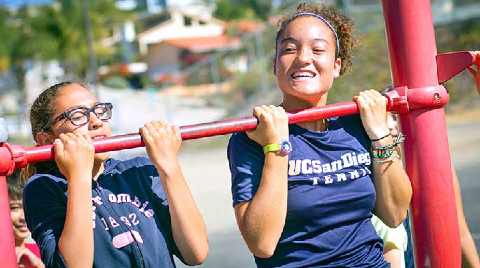 Child and UCSD student-athlete do pullups