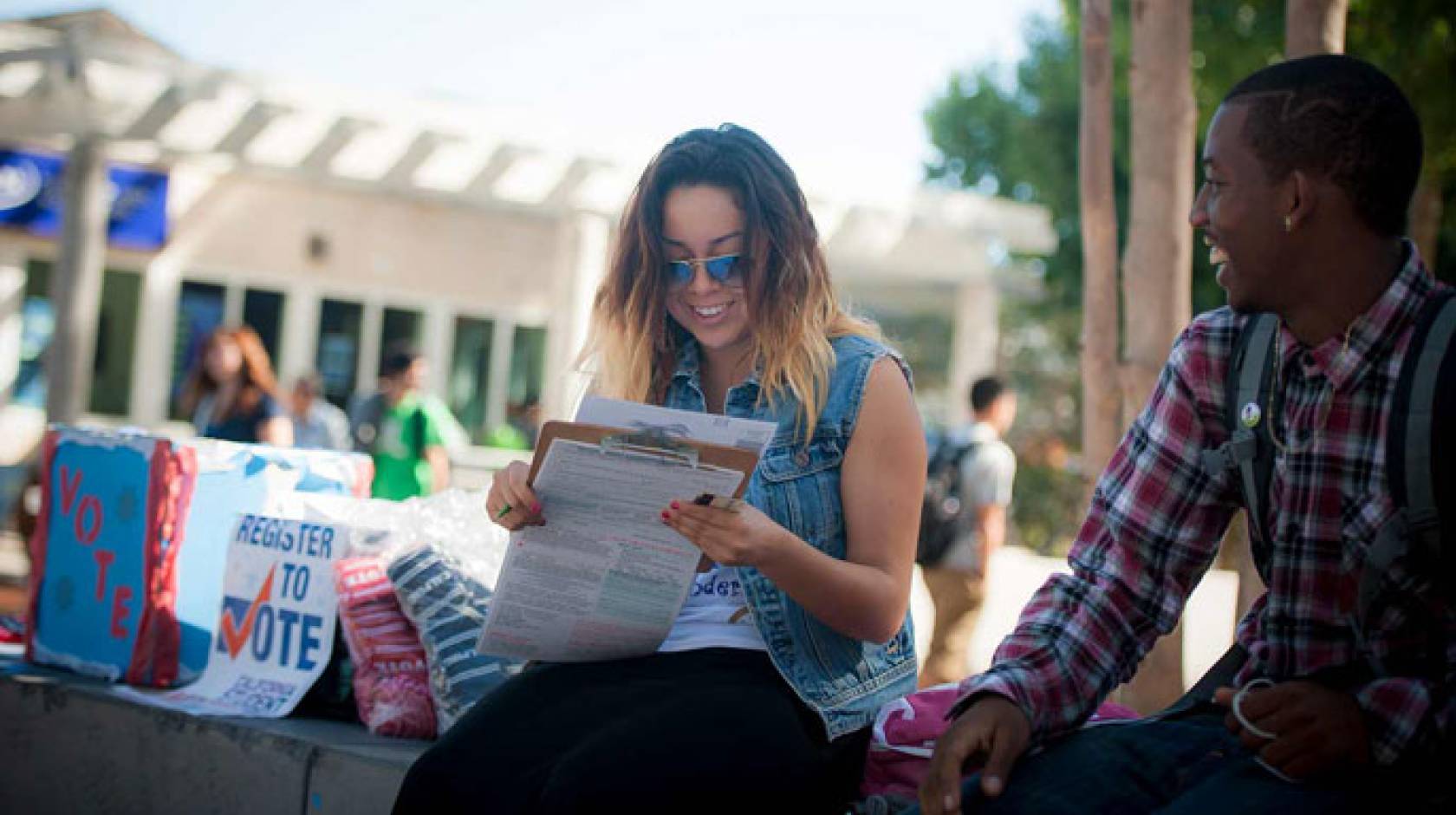 Student registers someone to vote at UC San Diego