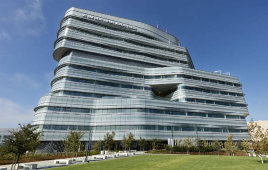 Exterior view of the 10-story Jacobs Medical Center at UC San Diego Health.