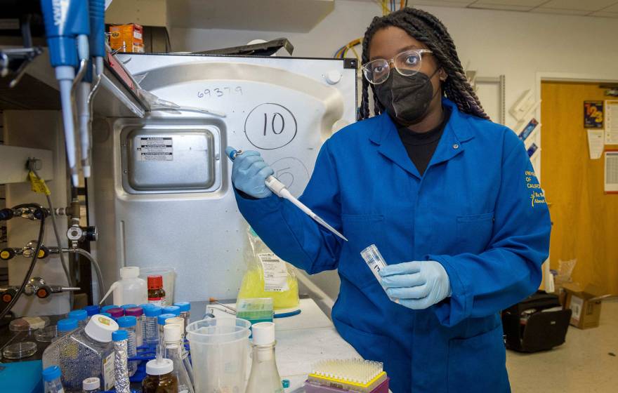 Samantha Mensah in the lab