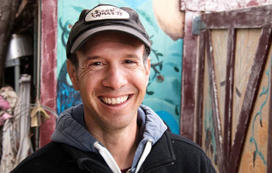Doron Comerchero is the founder and director of FoodWhat.