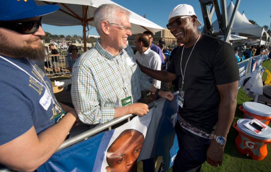 James Hicks with Eric Dickerson at a Rams practice