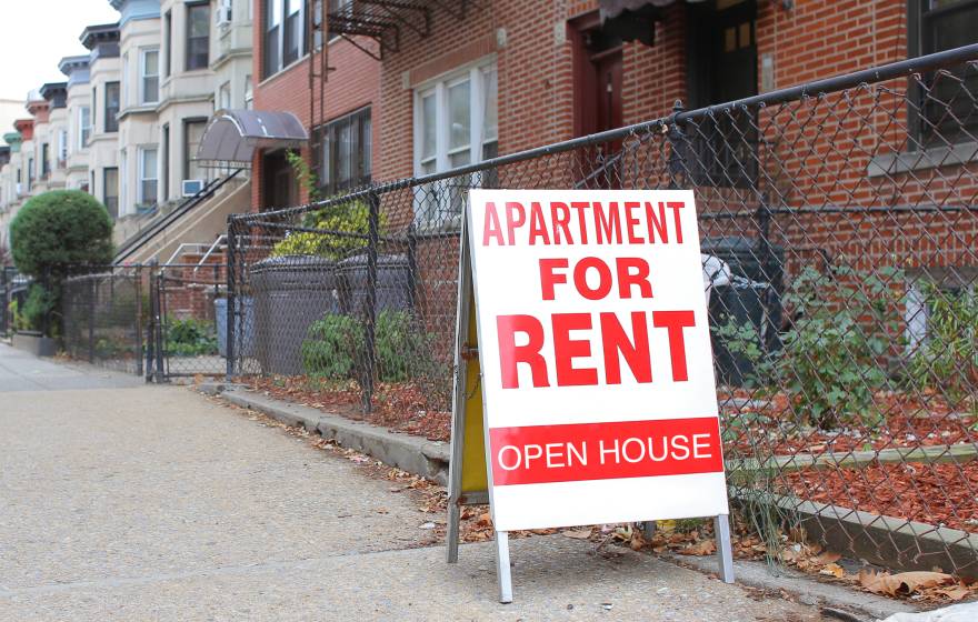 For rent sign in front of an apartment building