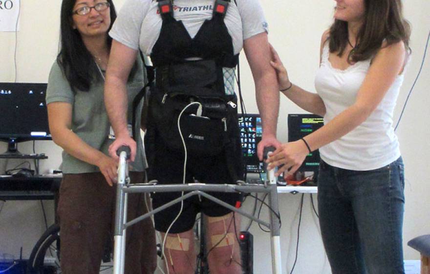 brain-computer interface enables paralyzed man to walk