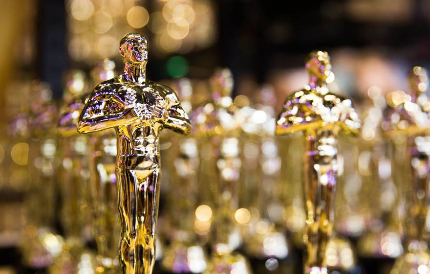 Oscar statuettes in a row