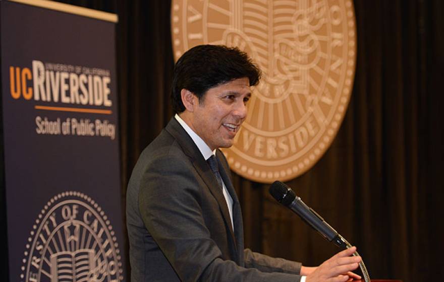 State Sen. Kevin de León