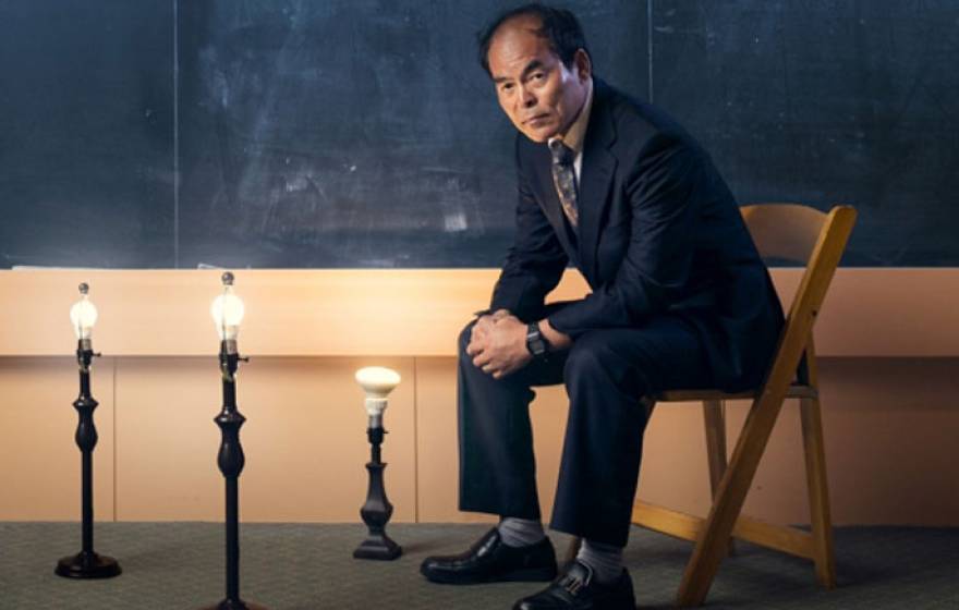 Shuji Nakamura in front of a blackboard with lights