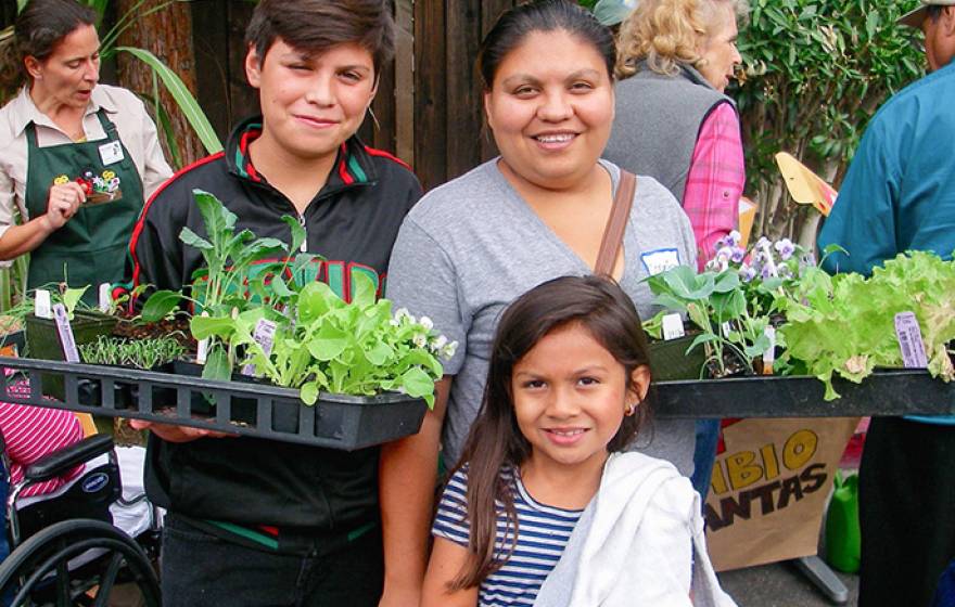 The La Mesa Verde program in San Jose helps low-income families to establish their own vegetable gardens 