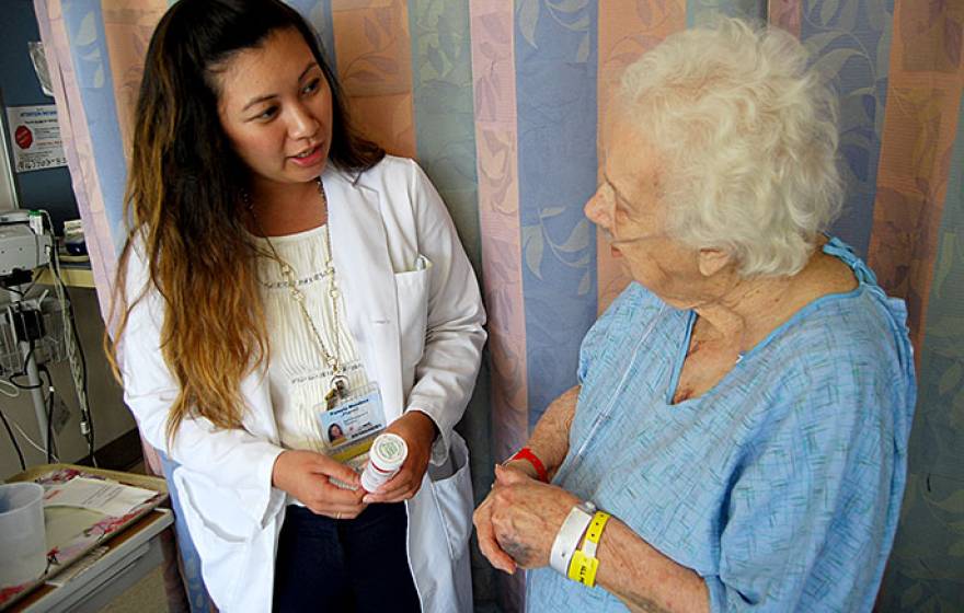 Pharmacist Pamela Mendoza and patient