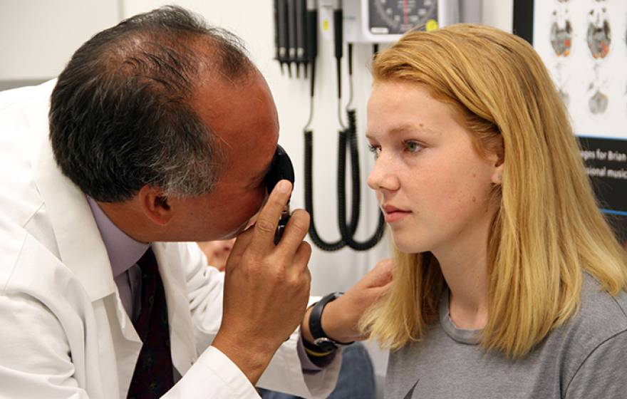 Dr. Christopher Giza examines Kennedy Dierk, 14, at the UCLA Steve Tisch BrainSport Clinic. A new survey shows most parents rely on outdated advice when caring for kids with concussions.