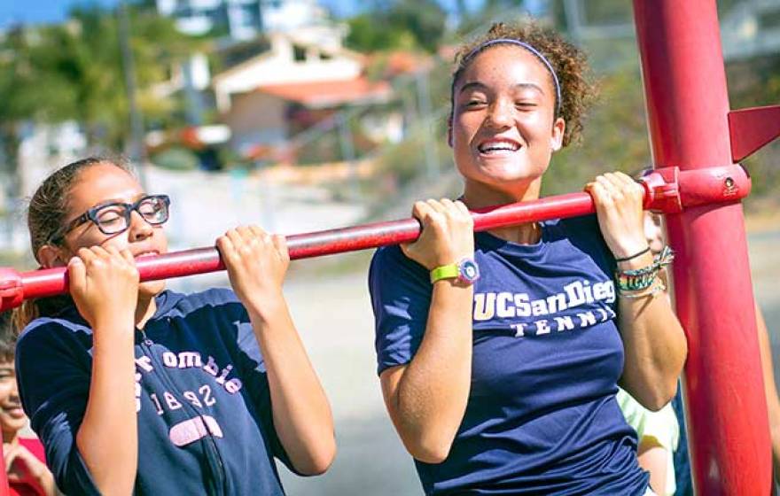 Child and UCSD student-athlete do pullups