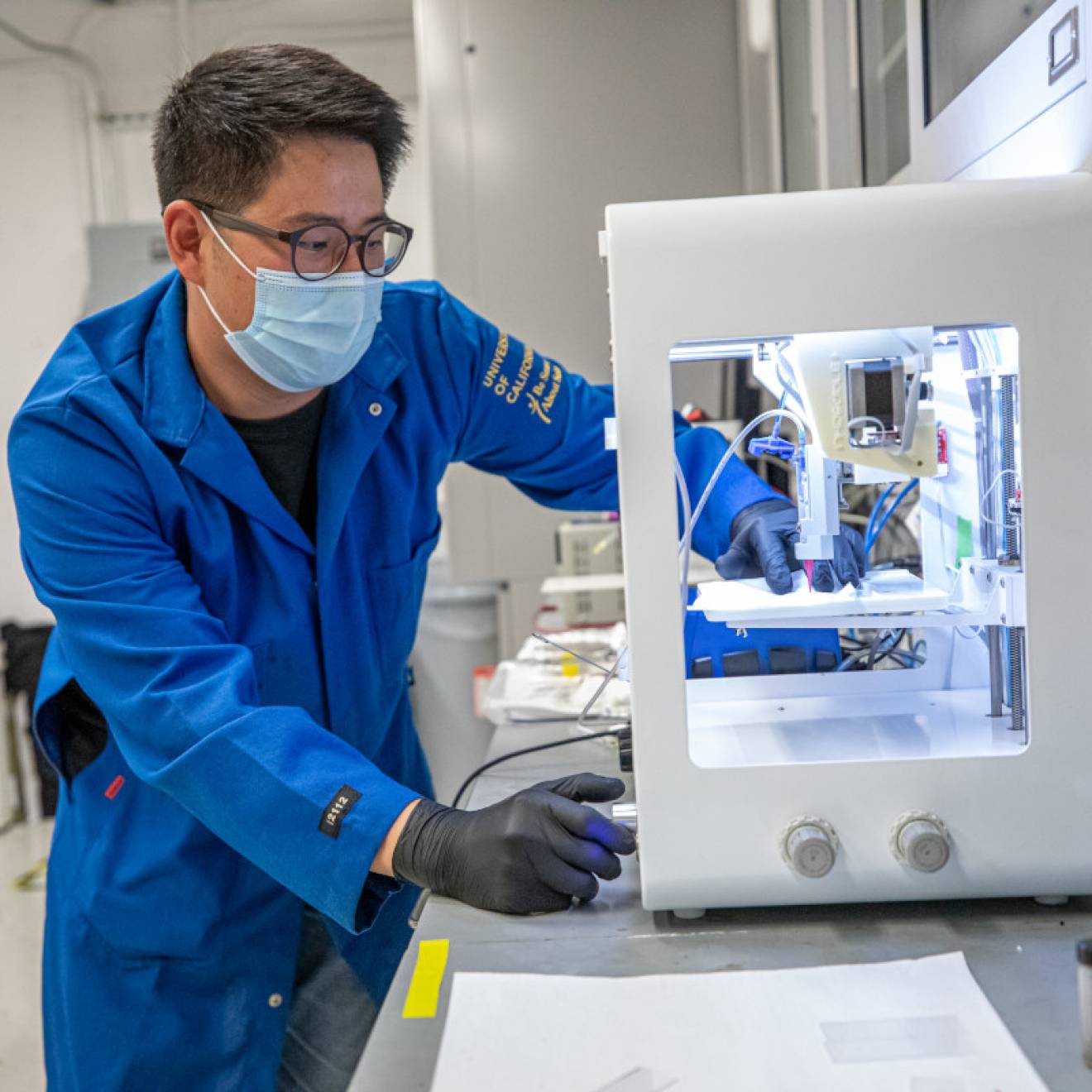 Junpyo Kwon working on the biodegradable circuit