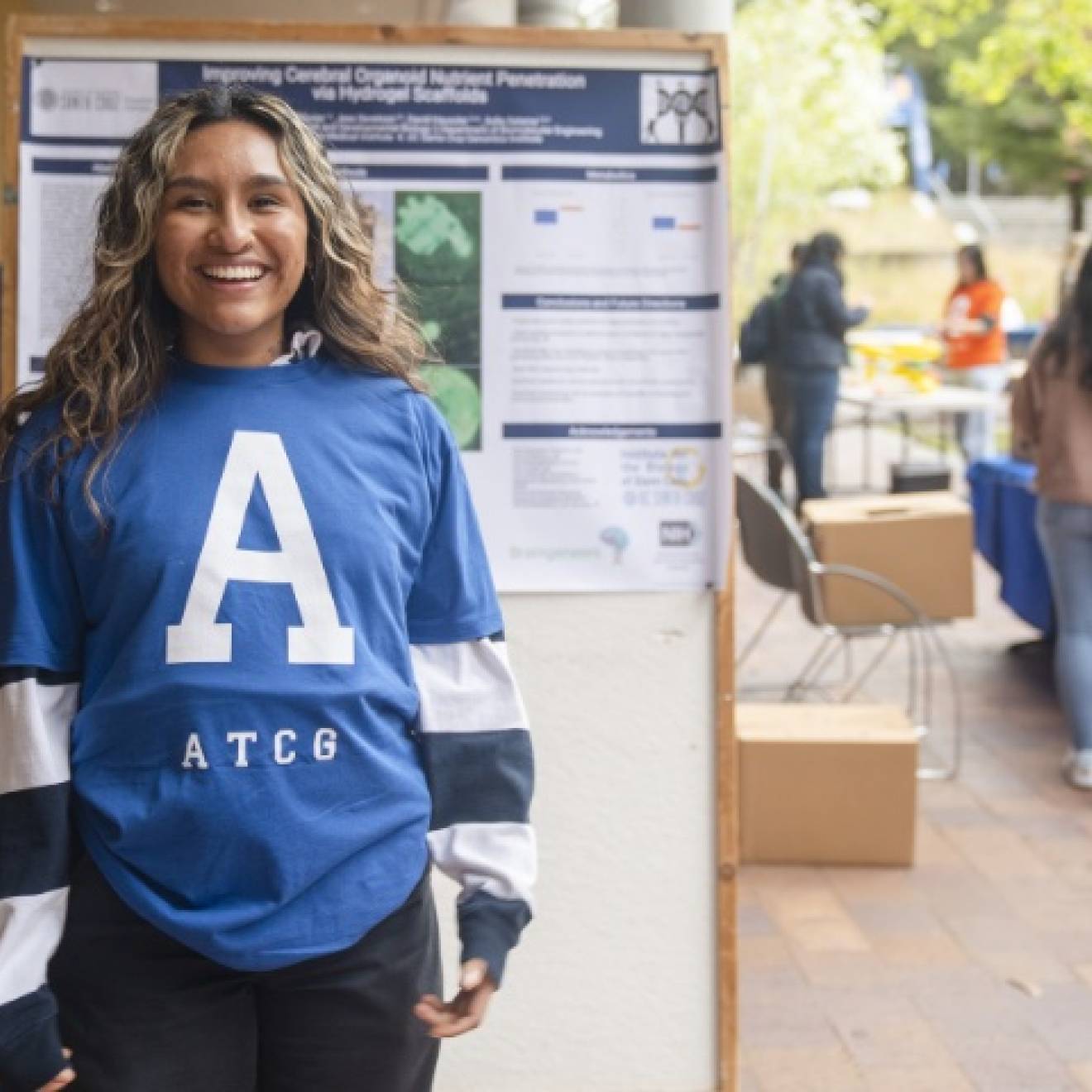 UC Santa Cruz undergraduate student Claudia Paz Flores presents her research from the Haussler-Salama Lab during DNA Day.