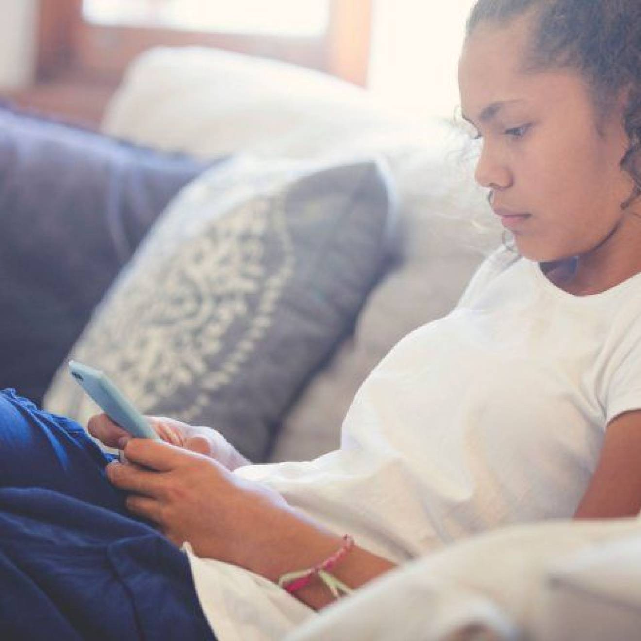 Black tween on a smartphone