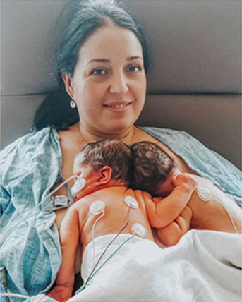 Happy Liliya Bachinskiy with her twins in the hospital